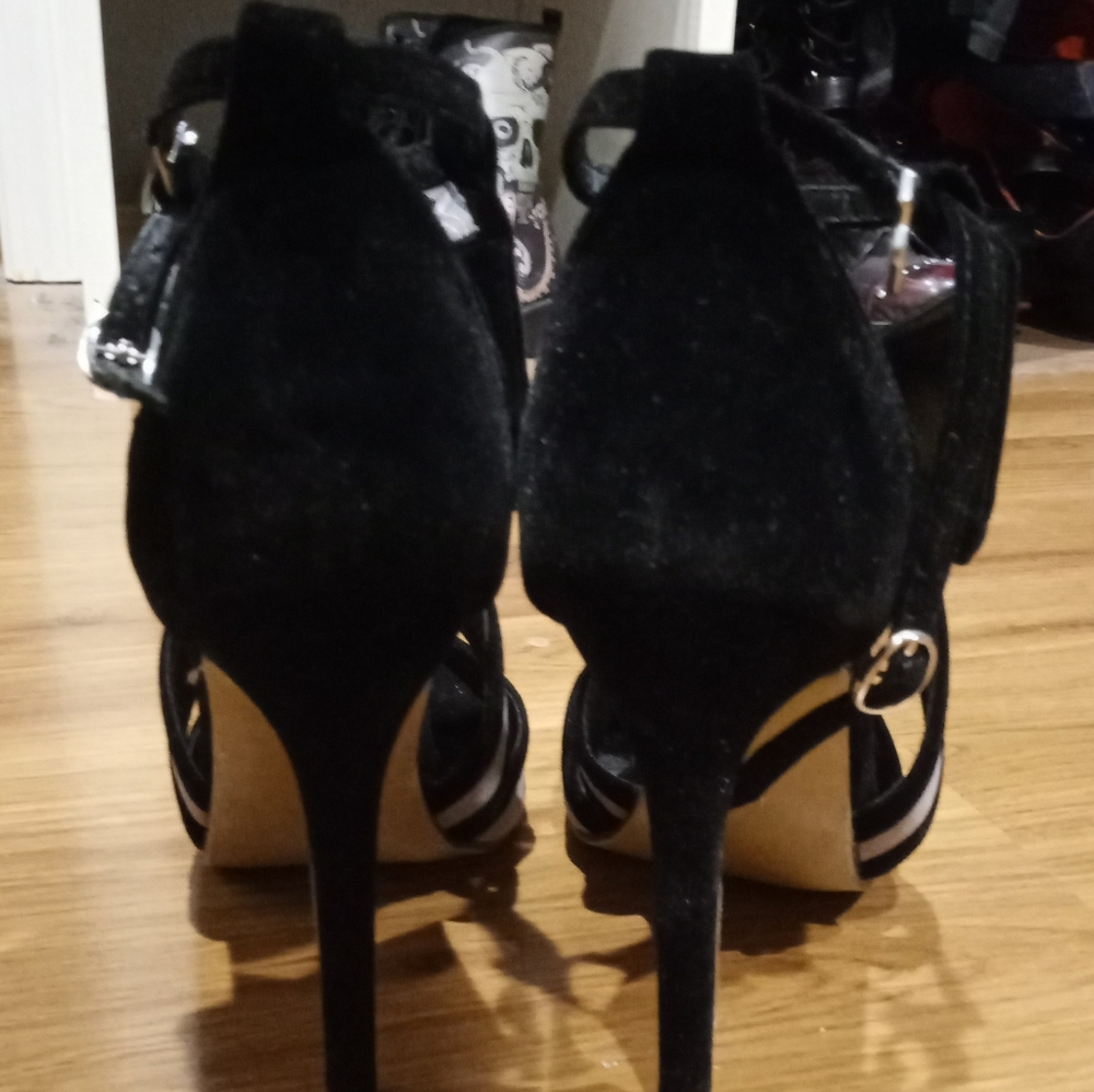 Super cute heels - Picture 3 of 4